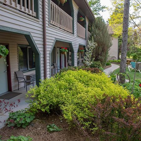 Coachlite Inn Систер-Бэй Экстерьер фото