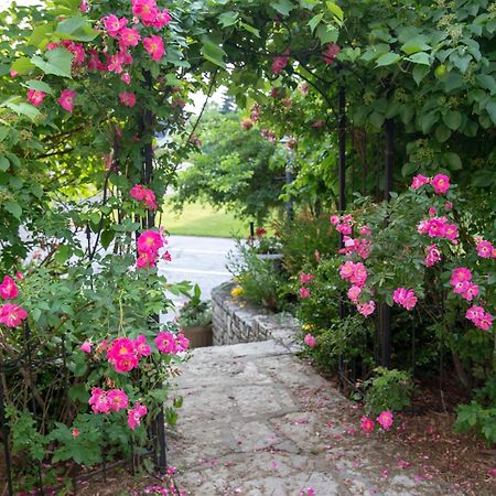 Coachlite Inn Систер-Бэй Экстерьер фото