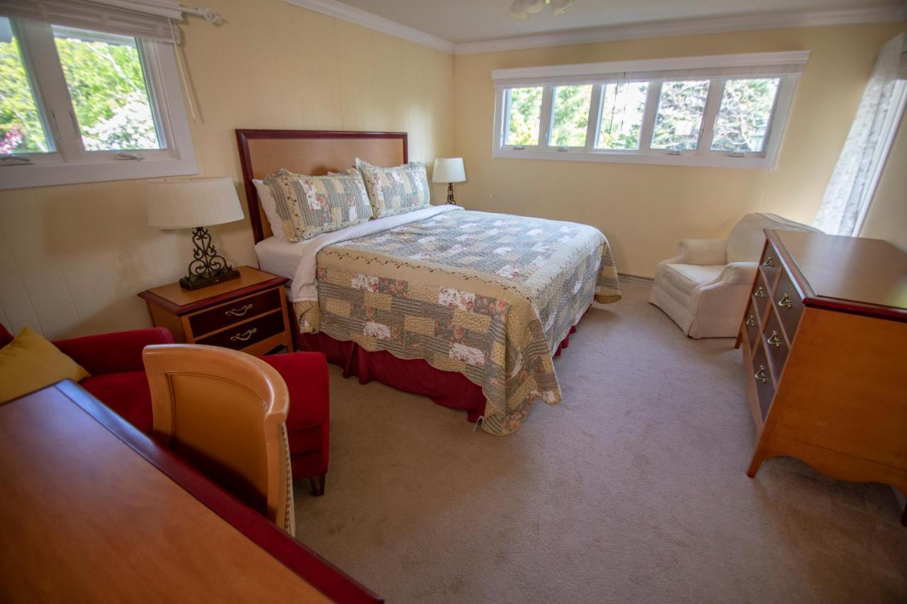 Coachlite Inn Систер-Бэй Экстерьер фото