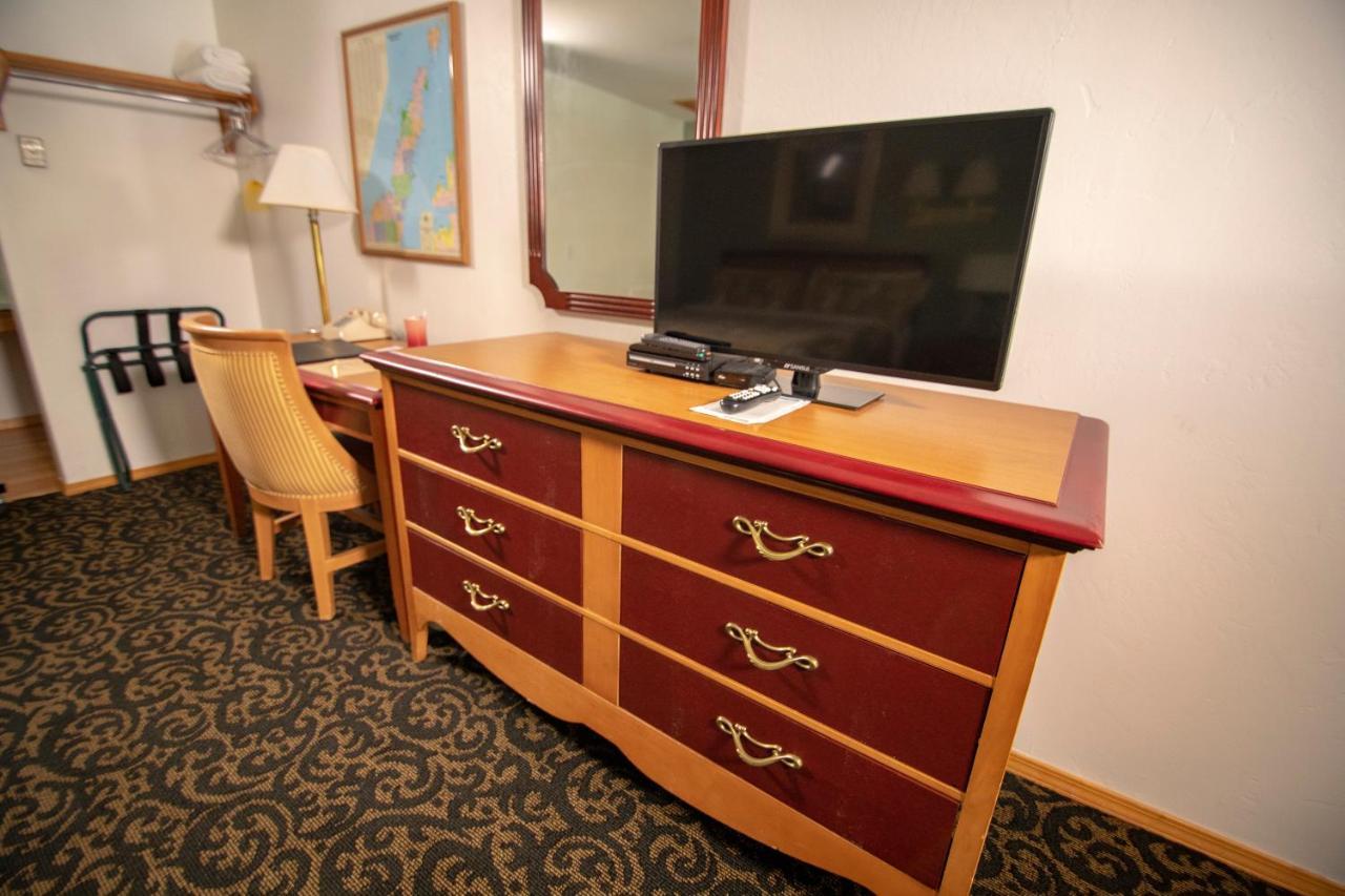 Coachlite Inn Систер-Бэй Экстерьер фото