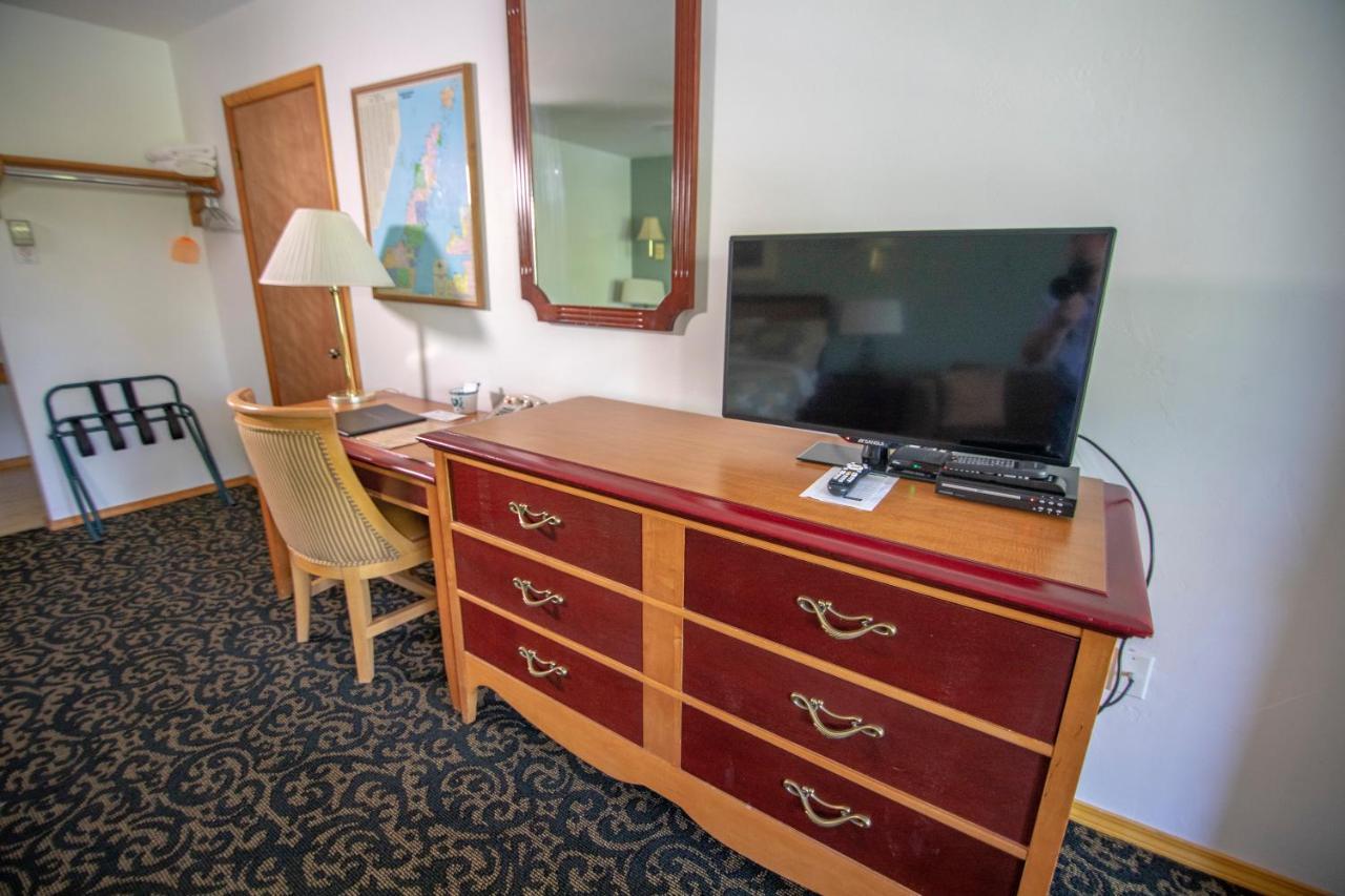 Coachlite Inn Систер-Бэй Экстерьер фото