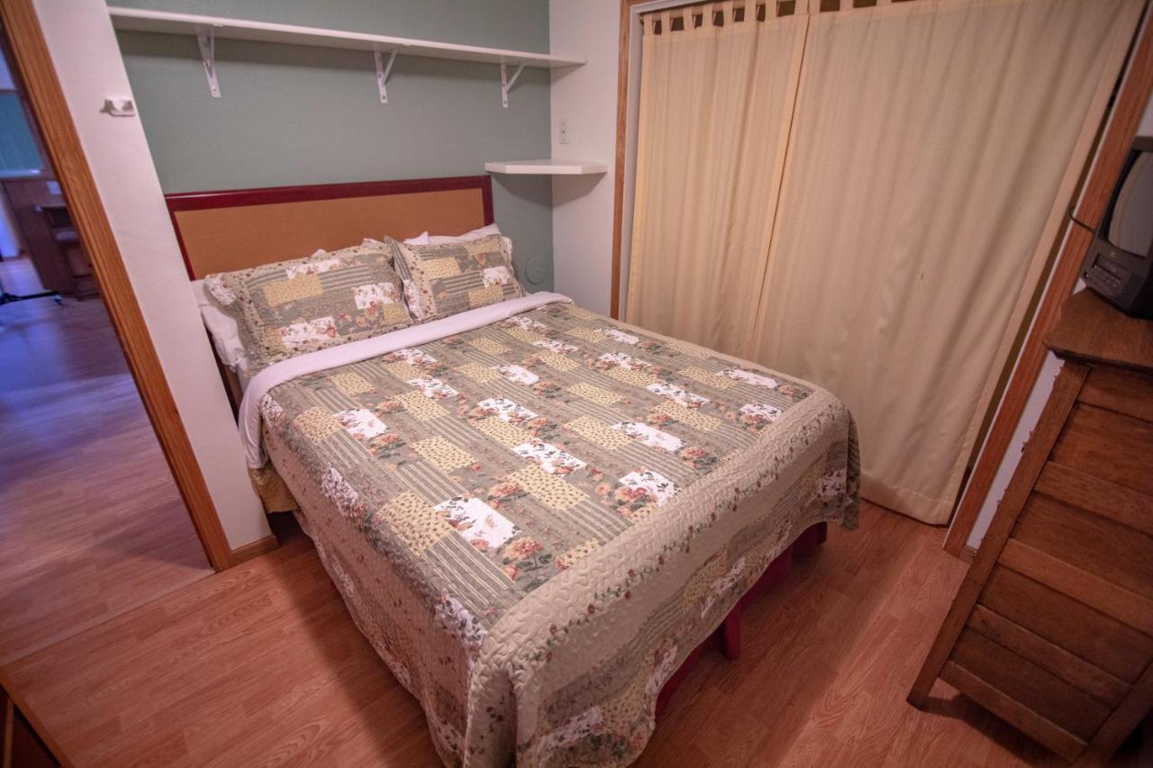Coachlite Inn Систер-Бэй Экстерьер фото