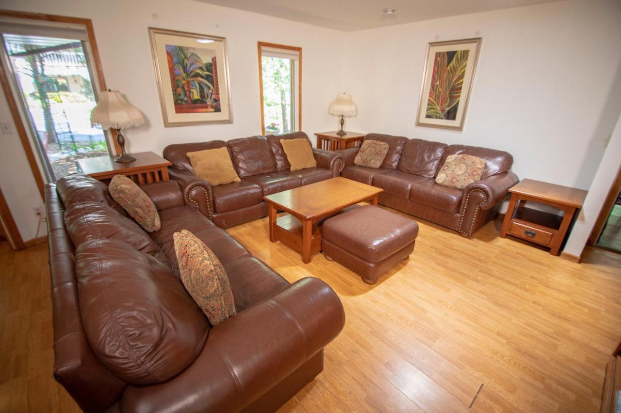Coachlite Inn Систер-Бэй Экстерьер фото